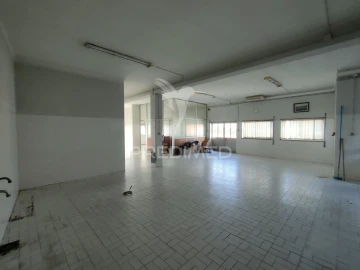 Armazém para Venda em Alcanena e Vila Moreira