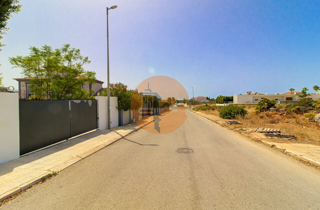 Terreno para Venda em Quelfes Foto 17
