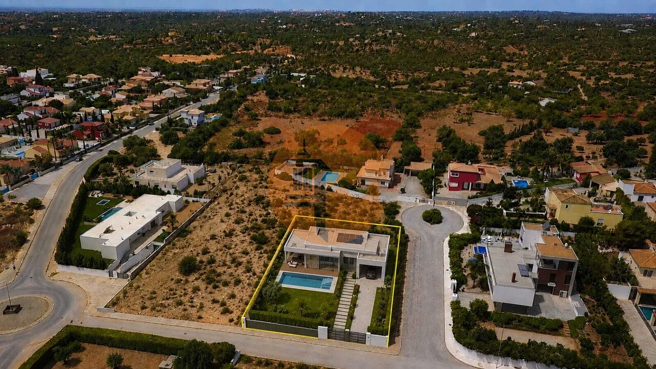 Terreno para Venda em Quelfes Foto 8