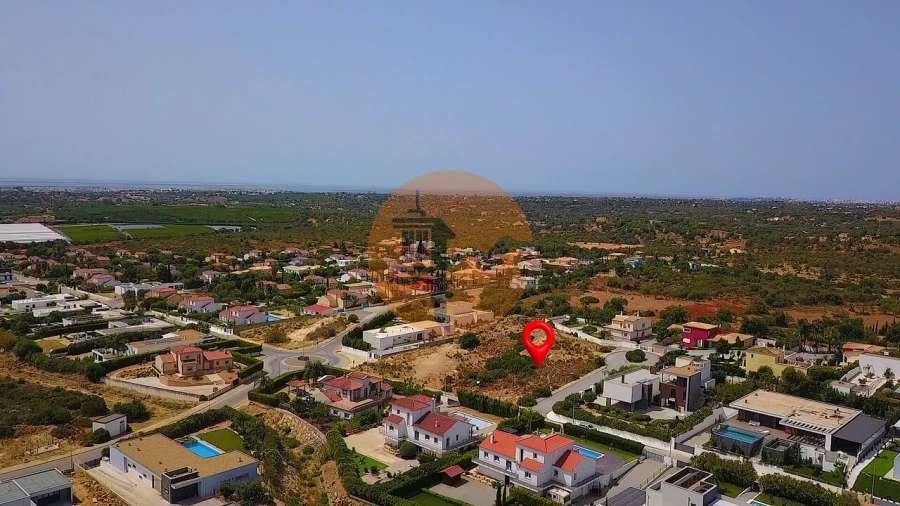 Terreno para Venda em Quelfes Foto 2