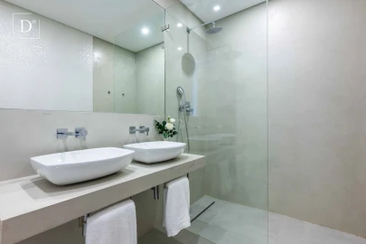 Moradia T4 para Venda em Loule (São Sebastião)