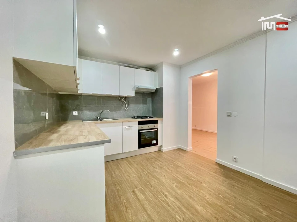 Apartamento T1 para Venda em Barreiro e Lavradio Foto 3