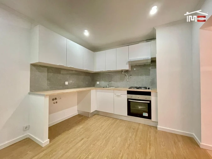 Apartamento T1 para Venda em Barreiro e Lavradio Foto 2