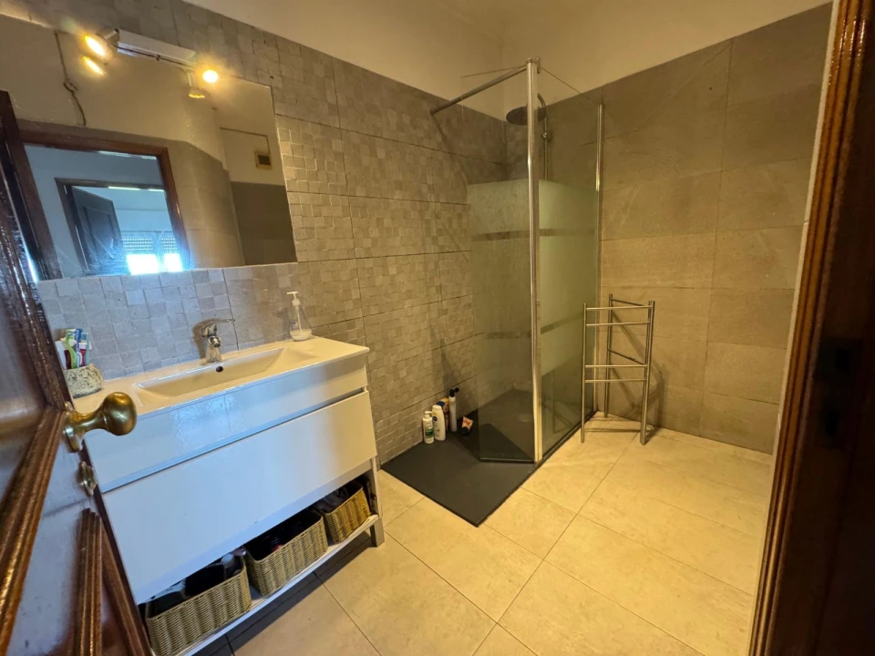 Apartamento T2 para Venda em Porto Salvo Foto 16