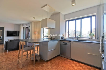 Apartamento T2 para Arrendamento em Aldoar, Foz do Douro e Nevogilde
