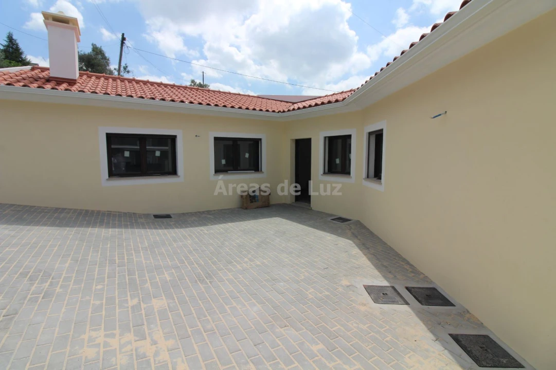 Moradia T2 para Venda em Caranguejeira Foto 1