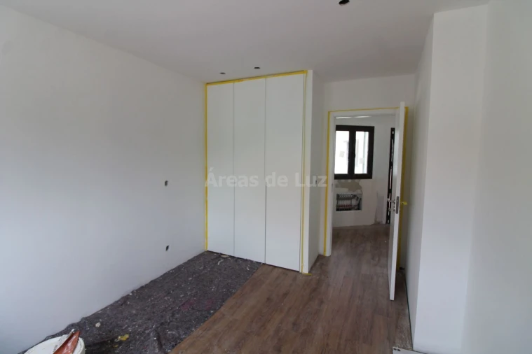 Moradia T2 para Venda em Caranguejeira Foto 8