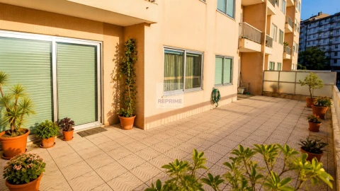 Apartamento T5 para Venda em Mafamude e Vilar do Paraíso