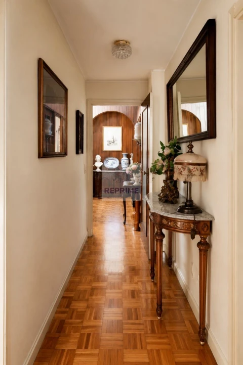 Apartamento T5 para Venda em Mafamude e Vilar do Paraíso