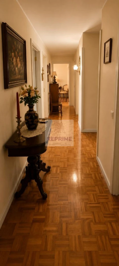 Apartamento T5 para Venda em Mafamude e Vilar do Paraíso