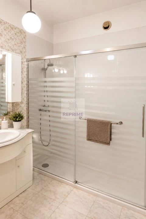 Apartamento T5 para Venda em Mafamude e Vilar do Paraíso