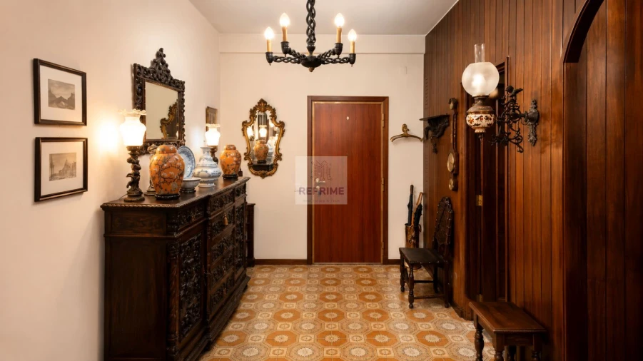 Apartamento T5 para Venda em Mafamude e Vilar do Paraíso Foto 3