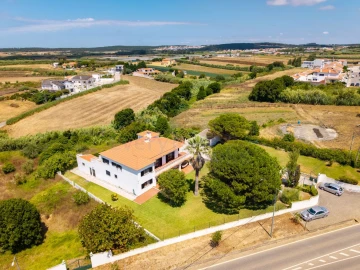 Moradia T5 para Venda em Atouguia da Baleia