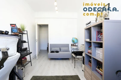 Apartamento T3 para Venda em Póvoa de Santo Adrião e Olival Basto