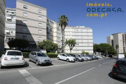 Apartamento T3 para Venda em Póvoa de Santo Adrião e Olival Basto