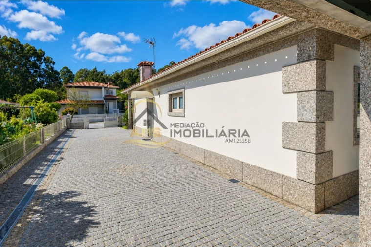 Moradia T3 para Venda em Travassos Foto 4