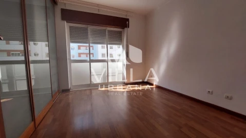 Apartamento T1 para Venda em Corroios