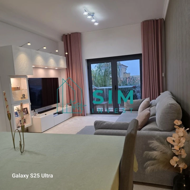 Apartamento T2 para Venda em Santa Barbara de Nexe Foto 2