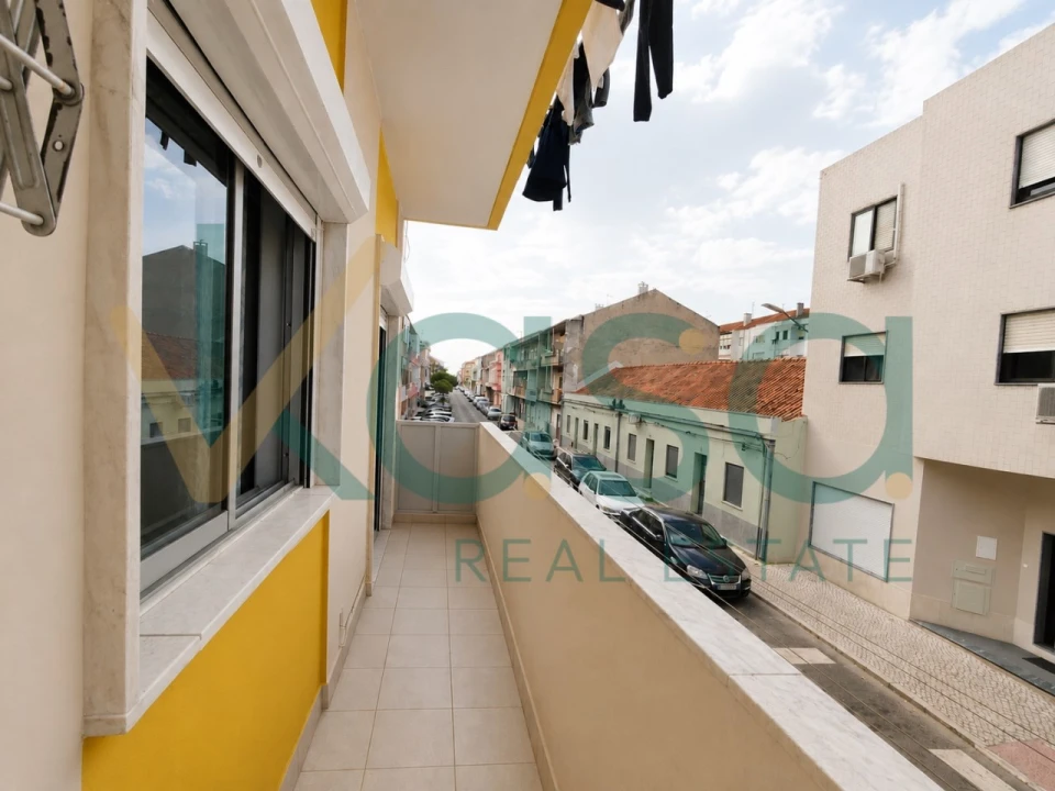 Apartamento T2 para Venda em Baixa da Banheira e Vale da Amoreira Foto 1