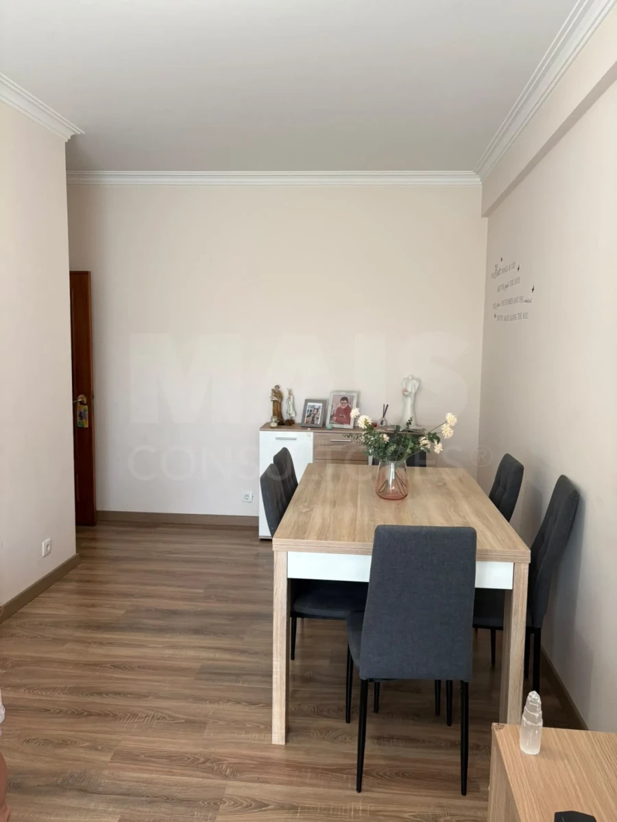 Apartamento T2 para Venda em Póvoa de Santa Iria e Forte da Casa Foto 3