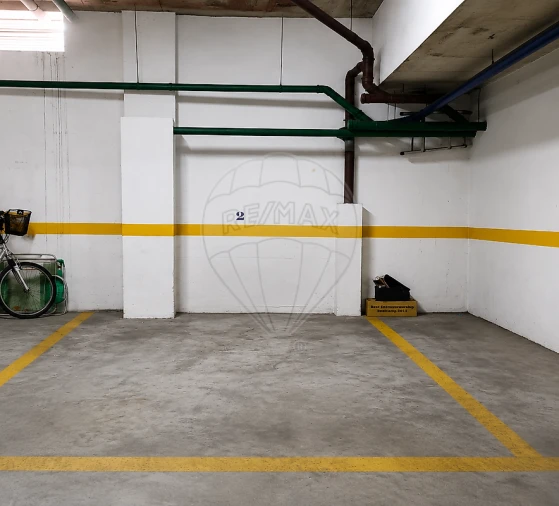 Garagem para Arrendamento em Carnide Foto 3