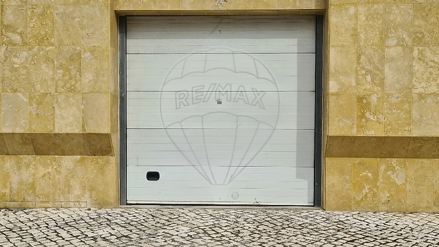Garagem para Arrendamento em Carnide