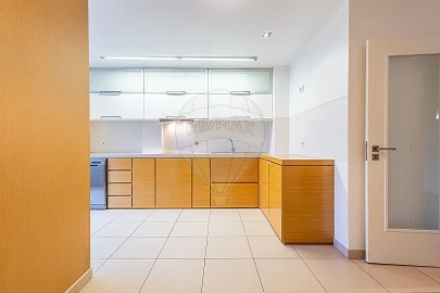 Apartamento T3 para Venda em Marvila, Ribeira Santarém, São Salvador, São Nicolau