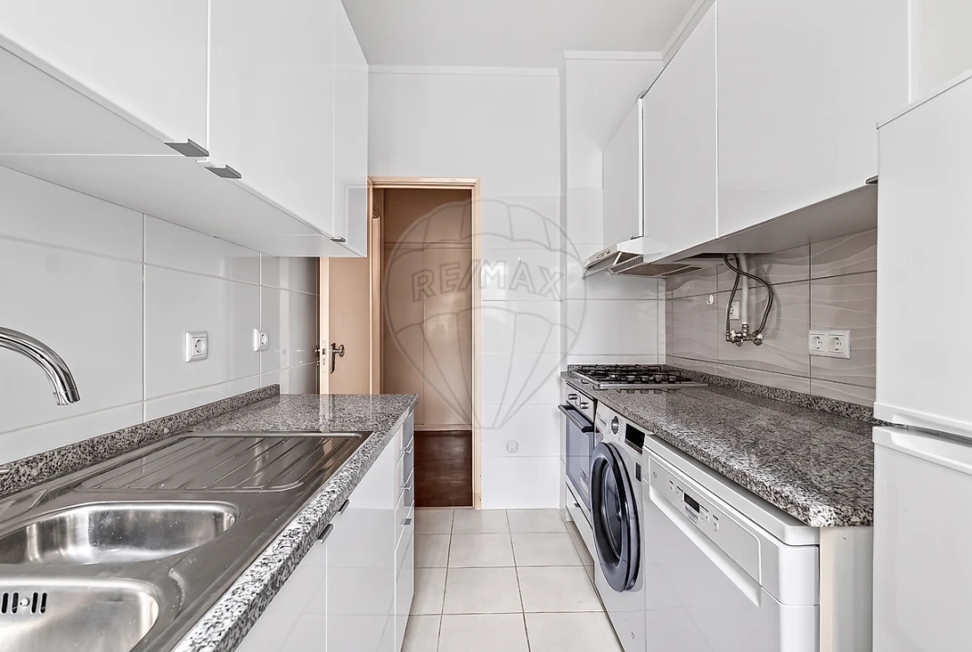 Apartamento T2 para Arrendamento em Benfica Foto 4