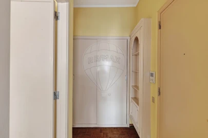 Apartamento T2 para Arrendamento em Benfica