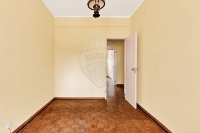 Apartamento T2 para Arrendamento em Benfica
