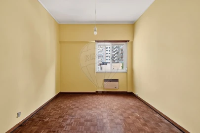 Apartamento T2 para Arrendamento em Benfica