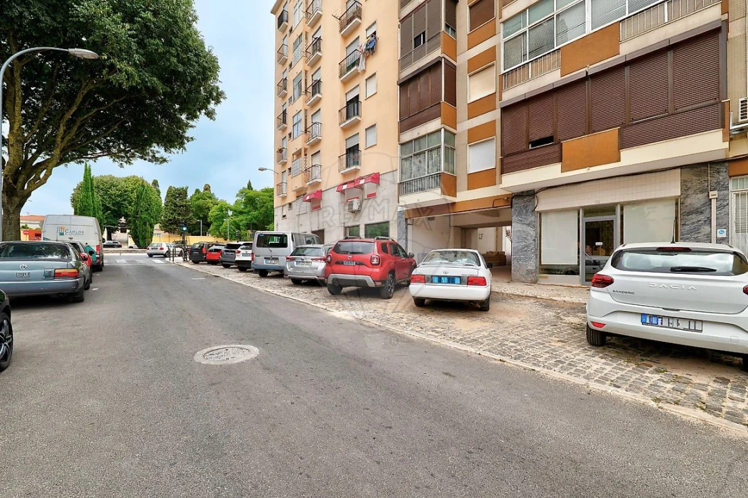 Apartamento T2 para Arrendamento em Benfica Foto 18