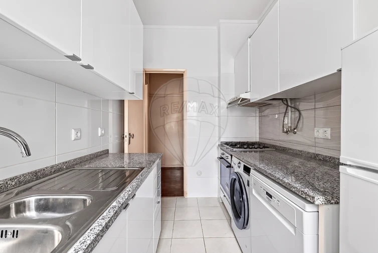 Apartamento T2 para Arrendamento em Benfica Foto 4