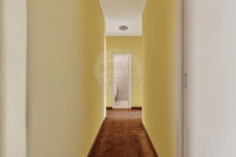 Apartamento T2 para Arrendamento em Benfica Foto 2