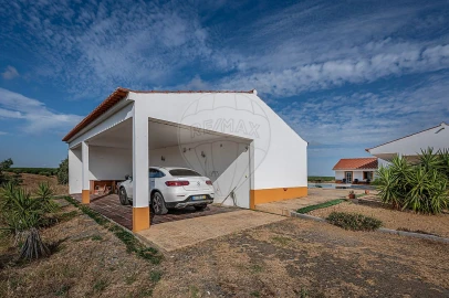 Quinta T3 para Venda em Ferreira do Alentejo e Canhestros