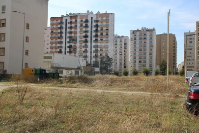 Terreno para Venda em Carregado e Cadafais