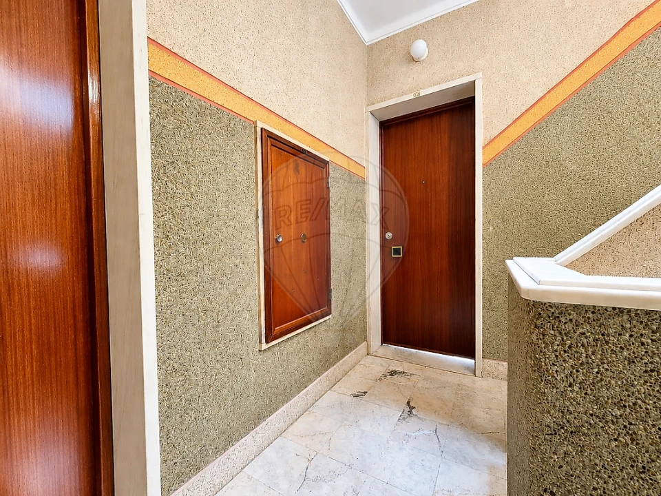 Apartamento T1 para Venda em Póvoa de Santa Iria e Forte da Casa Foto 4