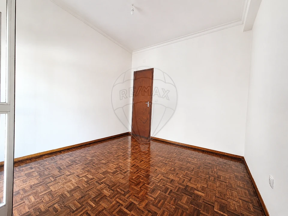 Apartamento T1 para Venda em Póvoa de Santa Iria e Forte da Casa Foto 2