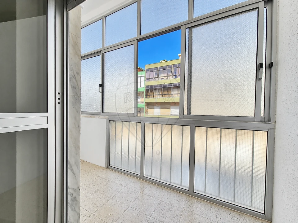 Apartamento T1 para Venda em Póvoa de Santa Iria e Forte da Casa Foto 7