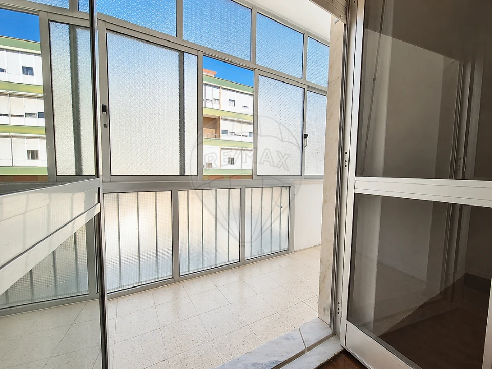 Apartamento T1 para Venda em Póvoa de Santa Iria e Forte da Casa Foto 12