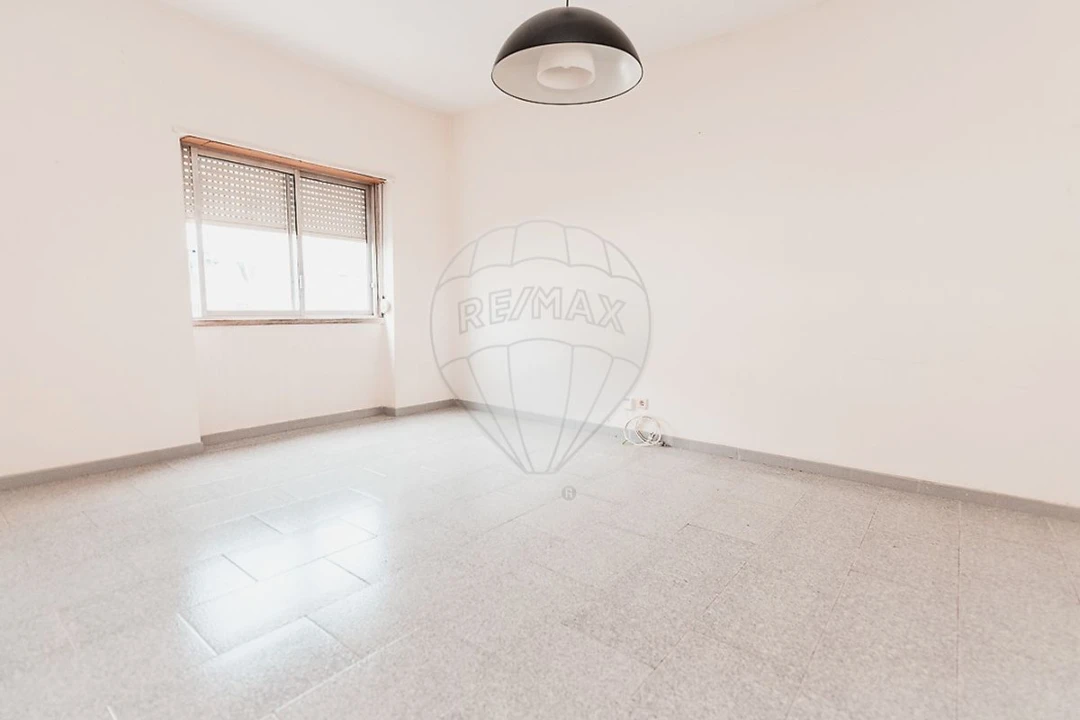 Apartamento T1 para Venda em Seixal, Arrentela e Aldeia de Paio Pires Foto 1