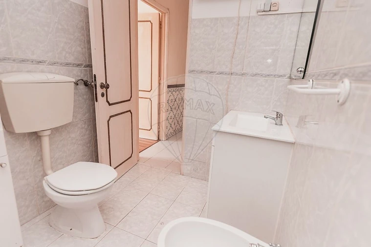 Apartamento T1 para Venda em Seixal, Arrentela e Aldeia de Paio Pires Foto 8
