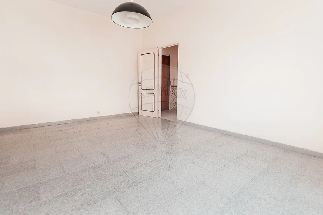 Apartamento T1 para Venda em Seixal, Arrentela e Aldeia de Paio Pires Foto 2