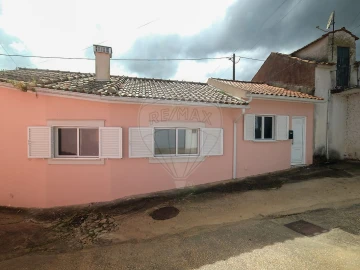 Moradia T2 para Venda em Antuzede e Vil de Matos