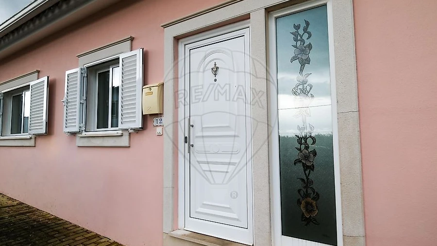 Moradia T2 para Venda em Antuzede e Vil de Matos