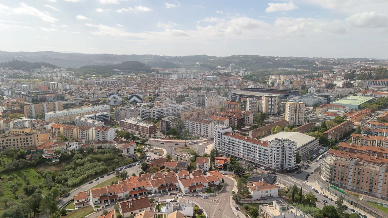 Apartamento T4 para Arrendamento em Sé Nova, Santa Cruz, Almedina e São Bartolomeu Foto 1