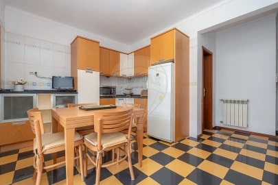Apartamento T4 para Arrendamento em Sé Nova, Santa Cruz, Almedina e São Bartolomeu