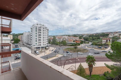 Apartamento T4 para Arrendamento em Sé Nova, Santa Cruz, Almedina e São Bartolomeu