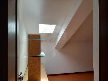 Apartamento T4 para Arrendamento em Sé Nova, Santa Cruz, Almedina e São Bartolomeu