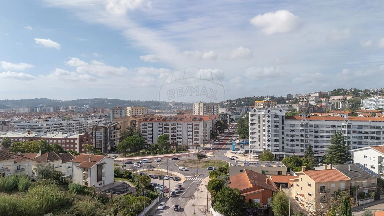Apartamento T4 para Arrendamento em Sé Nova, Santa Cruz, Almedina e São Bartolomeu Foto 10